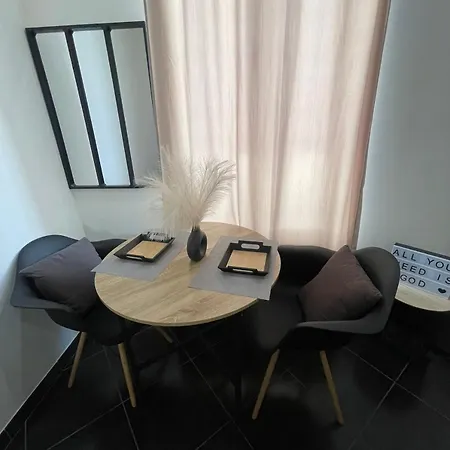 2 Pieces A Proximite De Paris *